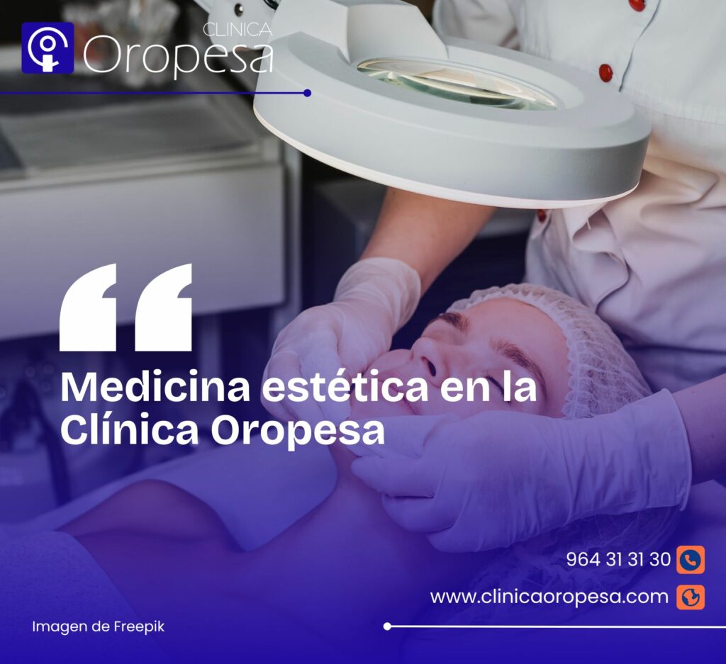 Mujer recibiendo tratamientos de medicina estética facial en Oropesa del Mar.